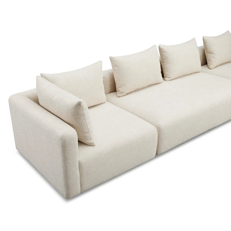 Canapé long tapissé couleur crème
